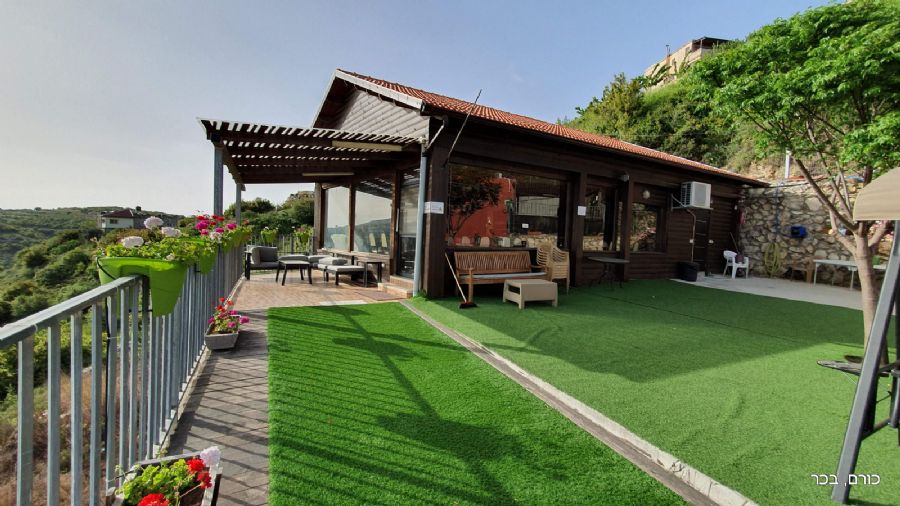 נגיעות בטבע, הצימר בו לנו